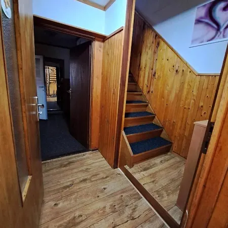 Je-sen, Na Horach S Bazenem A Infrasaunou