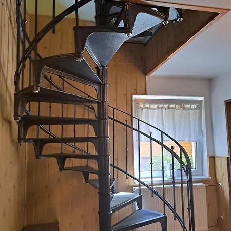Je-sen, Na Horach S Bazenem A Infrasaunou 2*