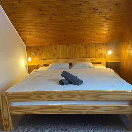 Je-sen, Na Horach S Bazenem A Infrasaunou Guest house