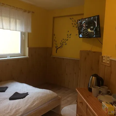 Je-sen, Na Horach S Bazenem A Infrasaunou Guest house